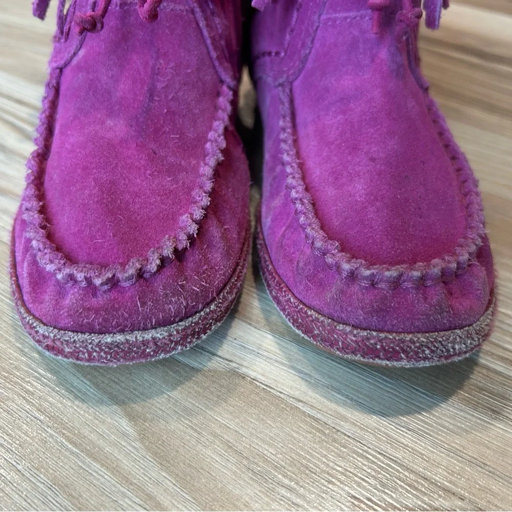 UGG AUSTRALIA Girl’s sz 1 'Kaysa' Purple Fuscia Suede Moccasin Fringe Booties
